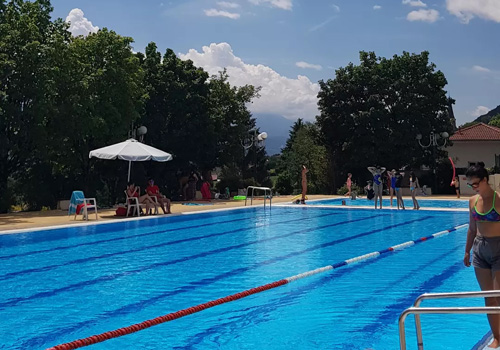 Piscine panoramique au village de Saint Vincent de Mercuze