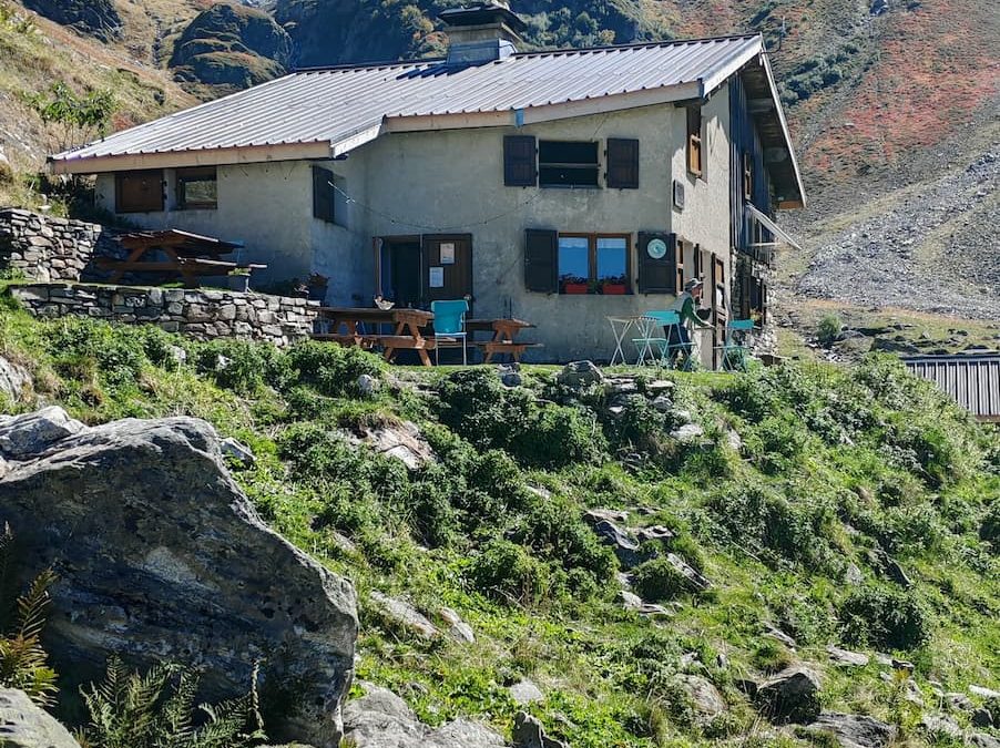 🏔️ Refuge de Combe Madame et Cascade du Pissou : une aventure alpine entre torrents et panoramas à couper le souffle